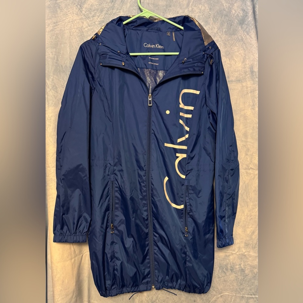 Calvin Klein Women’s Navy raincoat/windbreaker